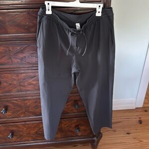 Womens Lululemon joggers Size L Worn once! Smoke free home